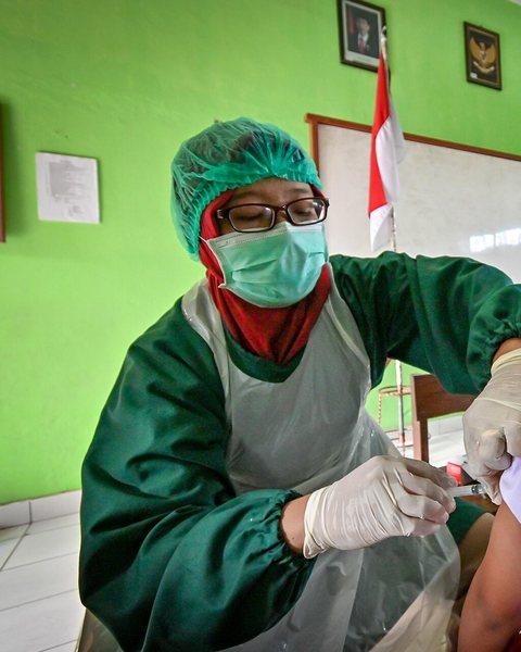 drg. Sri Wahyuni Lestari, Sp.Perio, dokter gigi spesialis periodonsia